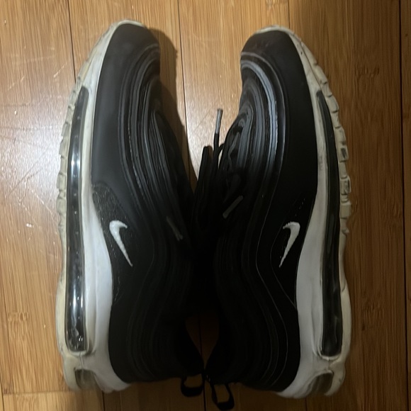 Good condition air max 97 black and white size 9.5 men - Picture 3 of 3